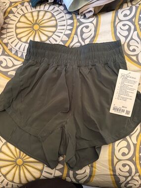 Lulu Track That Olive Green Women’s Athletic Shorts- NWT Size 6